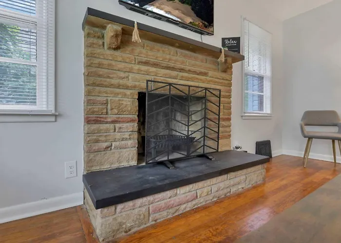 The Northern Light - 3 Bedroom 2 Full Bath