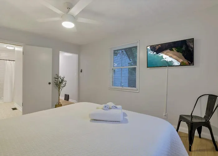 The Northern Light - 3 Bedroom 2 Full Bath