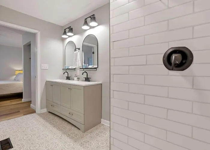 The Northern Light - 3 Bedroom 2 Full Bath
