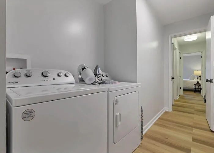 The Northern Light - 3 Bedroom 2 Full Bath