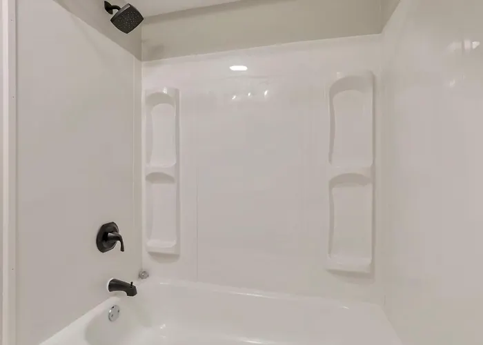 The Northern Light - 3 Bedroom 2 Full Bath